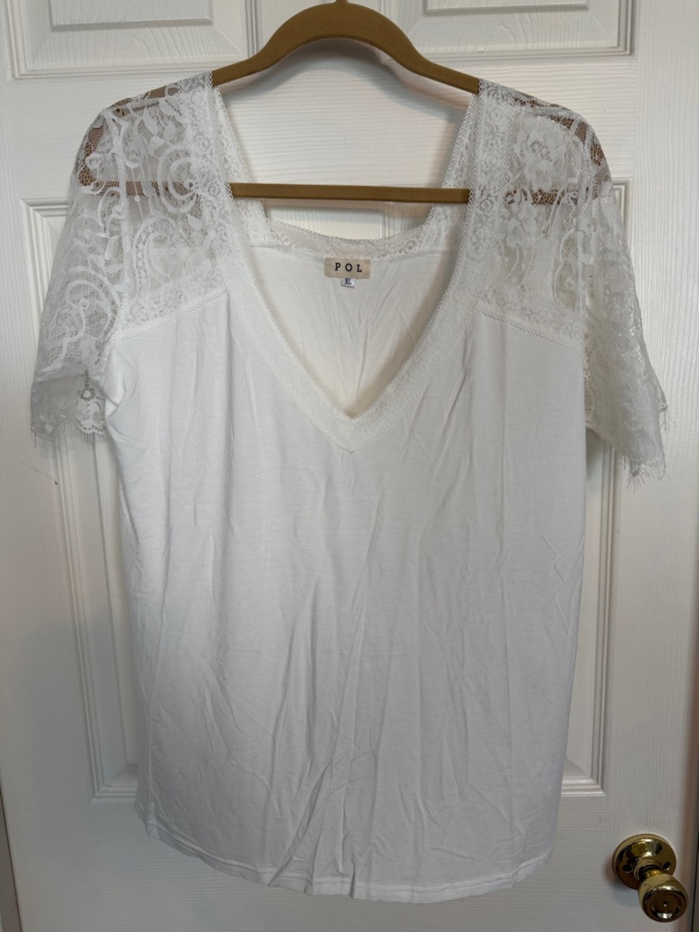 POL NWOT White V-Neck Lace Sleeve Camisole